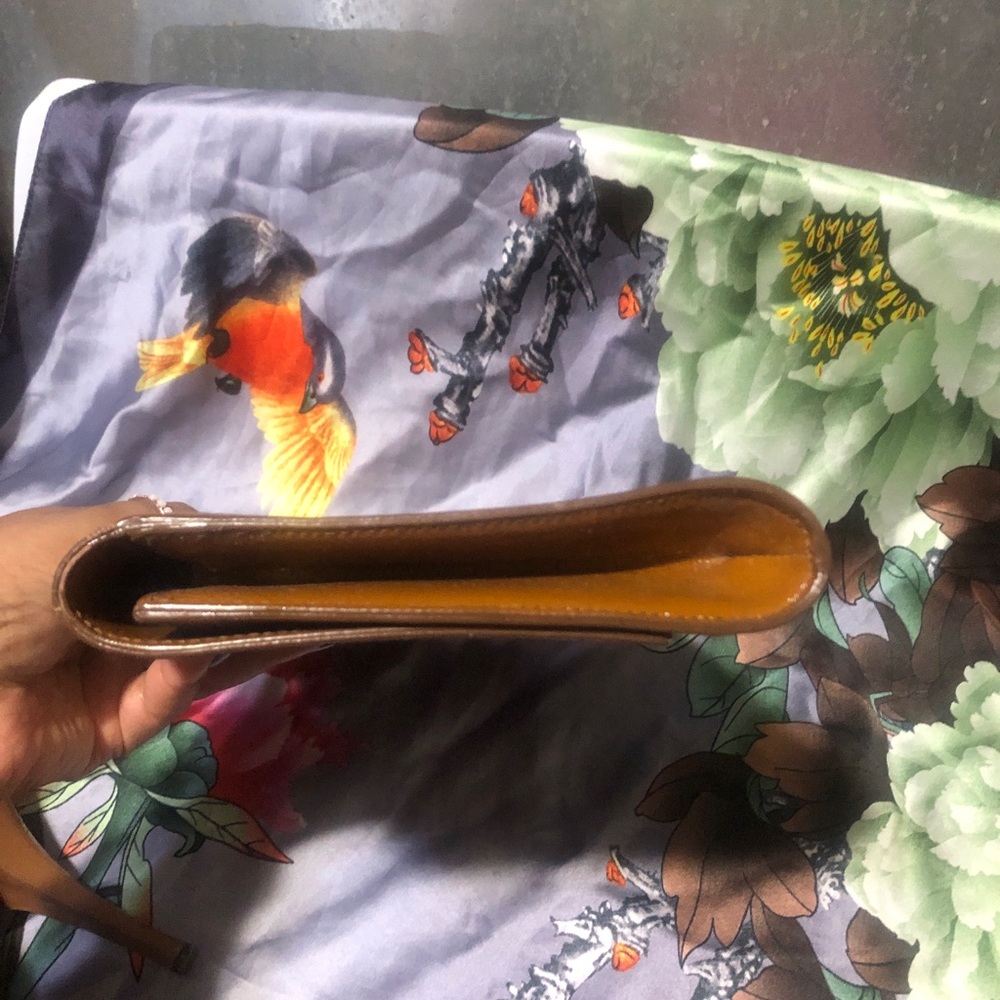 Large Yves Saint Laurent Brown Leather Clutch with patent leather - Picture 6 of 12